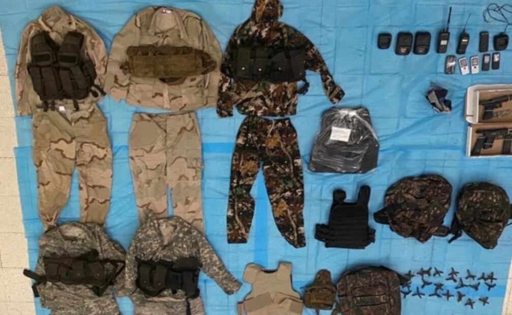 Aseguran en Caborca vehículos, armas de fuego y equipos tácticos en cateos