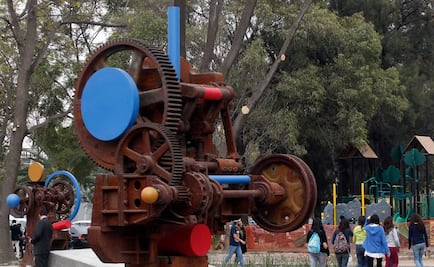 Rojo presenta nuevas esculturas en Ciudad Deportiva