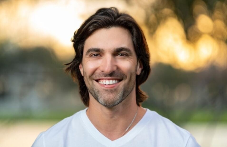 Critican a Osvaldo de León por ver el Mundial en TV Azteca y no en Televisa