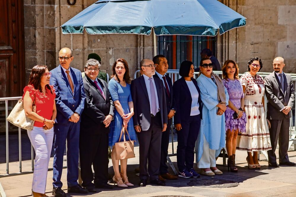 Los integrantes del Consejo General del INE y el presidente Andrés Manuel López Obrador se reunieron ayer en Palacio Nacional. Foto: Hugo Salvador / EL UNIVERSAL