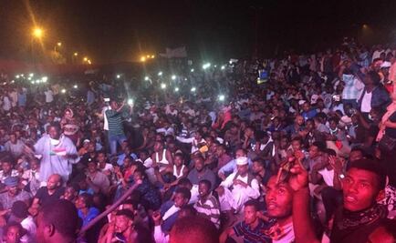 Miles de manifestantes desafían toque de queda ante la sede del ejército en Sudán