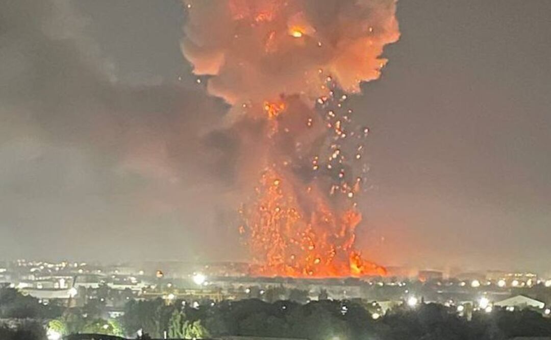 Una columna de fuego y humo tras la explosión en Tashkent, Uzbekistán. Foto: @AlertaMundial2
