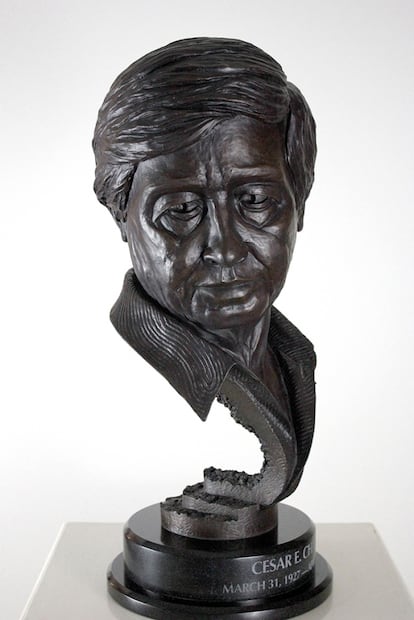 ¿Quién era César Chávez, el trabajador agrícola a quien le rindió homenaje Joe Biden?