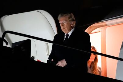 Trump aterriza en el área de DC para su toma de protesta; Melania y su hijo Barron lo acompañan