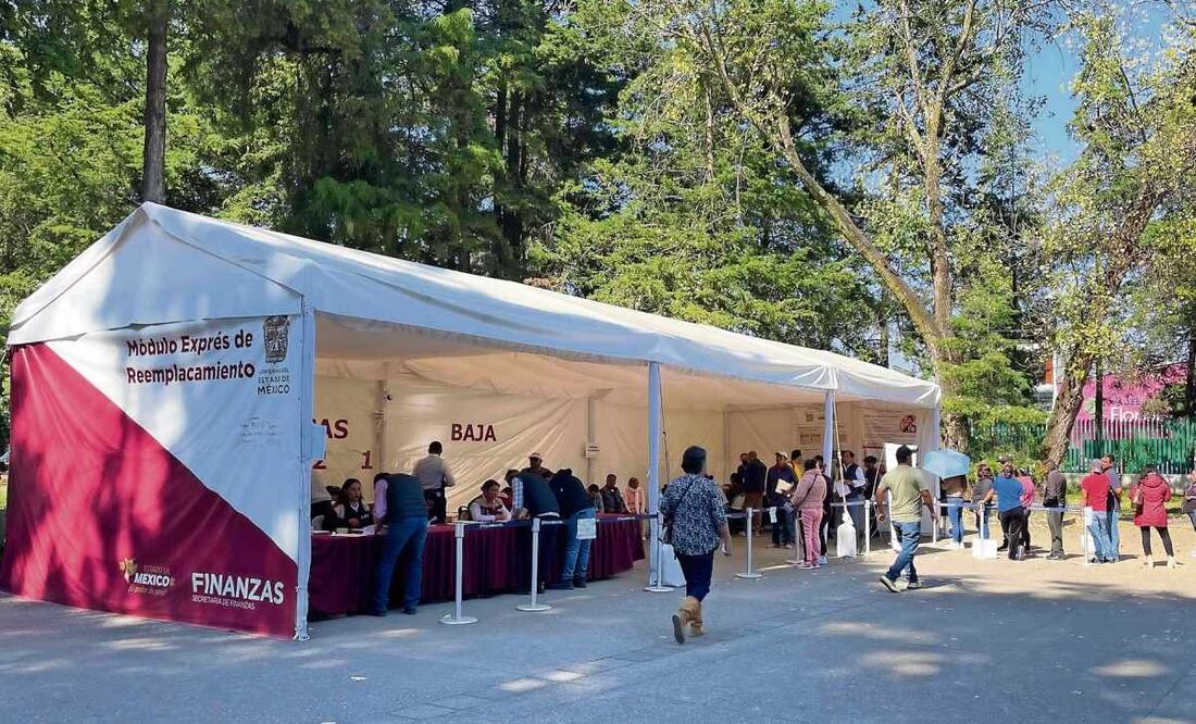 En caso de incumplir con el reemplacamiento en el plazo establecido, se podrían aplicar multas y sanciones administrativas. Foto: Alejandro Vargas / EL UNIVERSAL