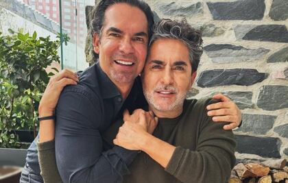 "Negro" Araiza respalda a su hermano Armando, por pedir trabajo en redes; afirma que él siempre le ha echado la mano