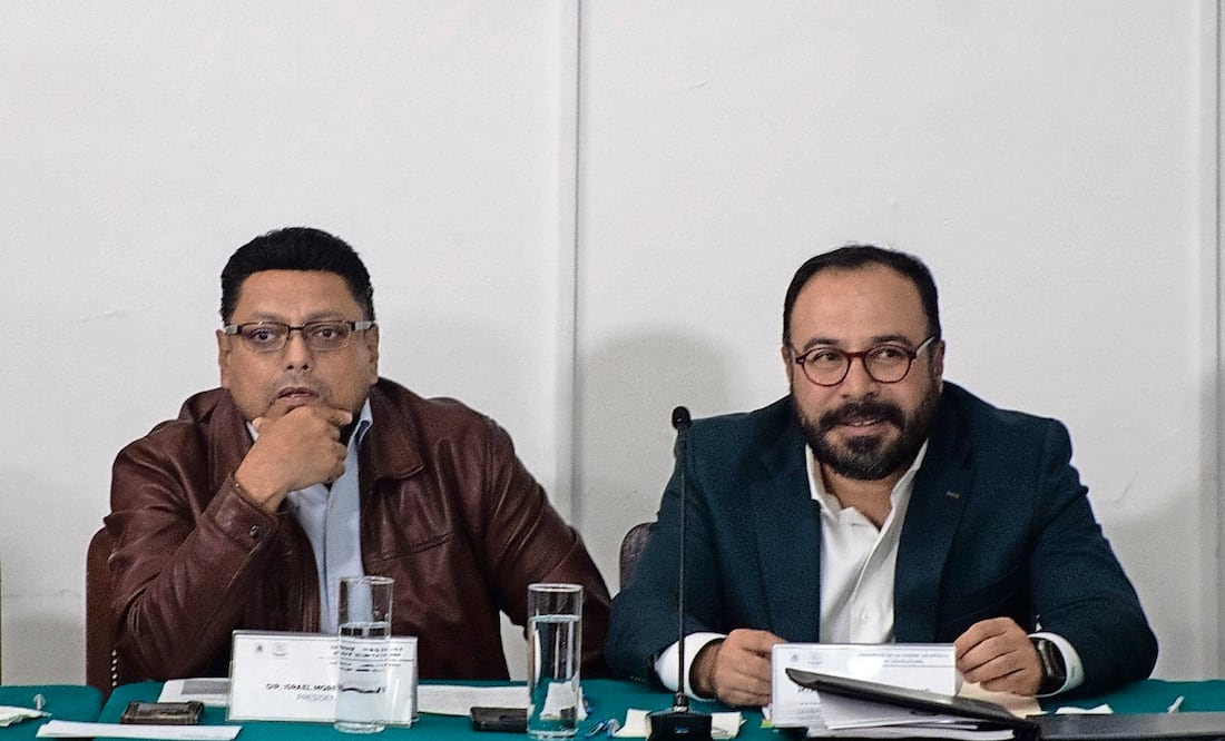 Raúl Basulto, secretario de Obras (der.), expuso que las zonas elegidas para las Utopías en Xochimilco y Cuajimalpa no deben generar inconformidad entre los habitantes. Foto: Fernanda Zamora / EL UNIVERSAL