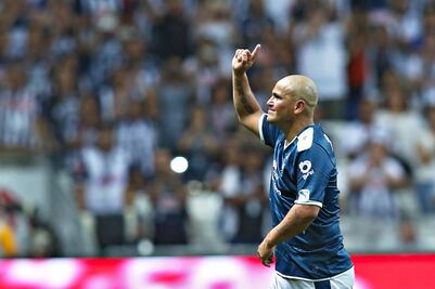 Humberto Suazo volverá a jugar en Monterrey