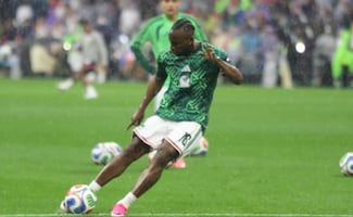 Gilberto Mora, Raúl Jiménez y Julián Quiñones, los más ovacionados en el estadio Ciudad de México