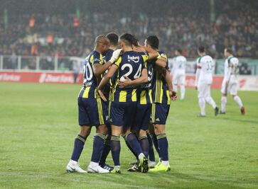 Diego Reyes anotó en la goleada del Fenerbahce