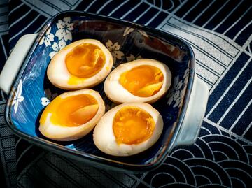 Para qué sirve hervir los huevos con vinagre