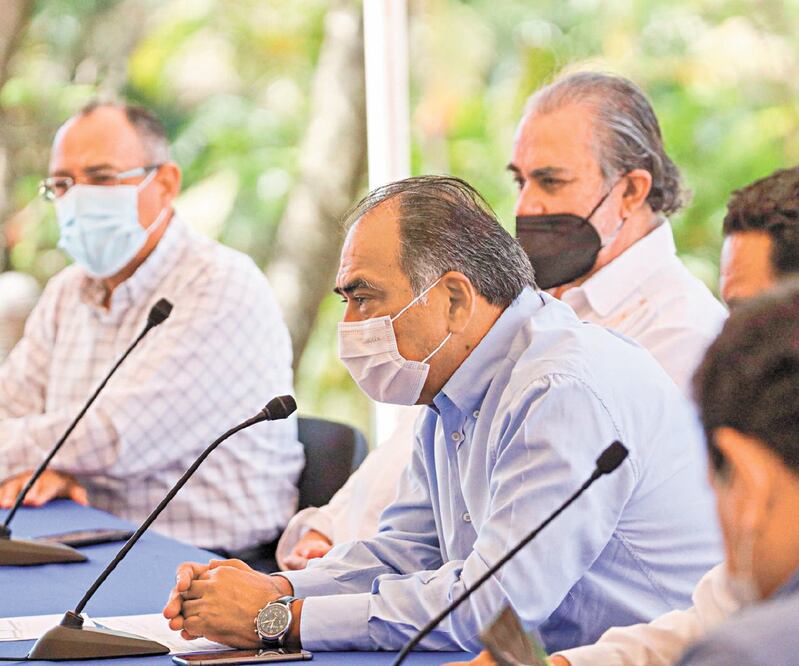 El gobernador Héctor Astudillo exhortó a la población a seguir cuidándose, aun con posible progreso en el semáforo epidemiológico. Foto: Especial