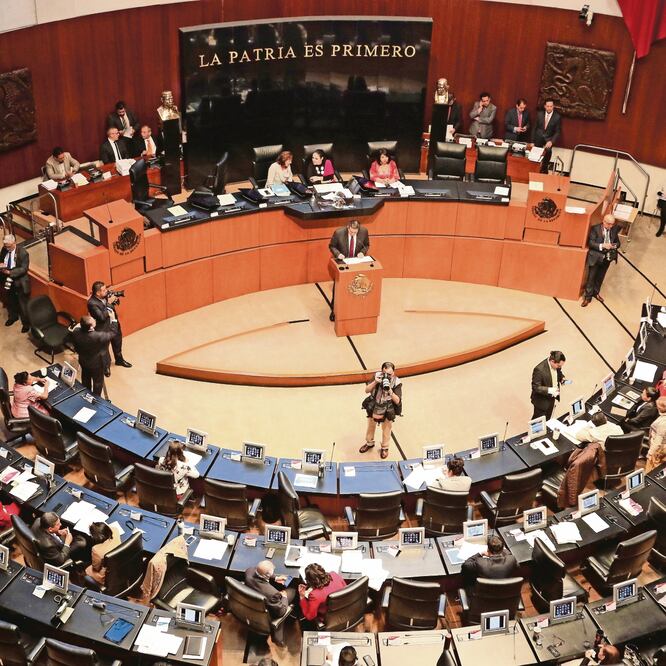 En la sesión de ayer, el pleno del Senado de la República acordó por unanimidad el otorgamiento de la medalla Belisario Domínguez, la máxima distinción que confiere la Cámara Alta. Foto: CARLOS MEJÍA. EL UNIVERSAL