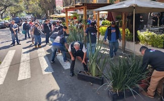Alcaldía Benito Juárez retira pérgolas que invadían la vía pública; liberan paso peatonal en Del Valle Sur y Actipan