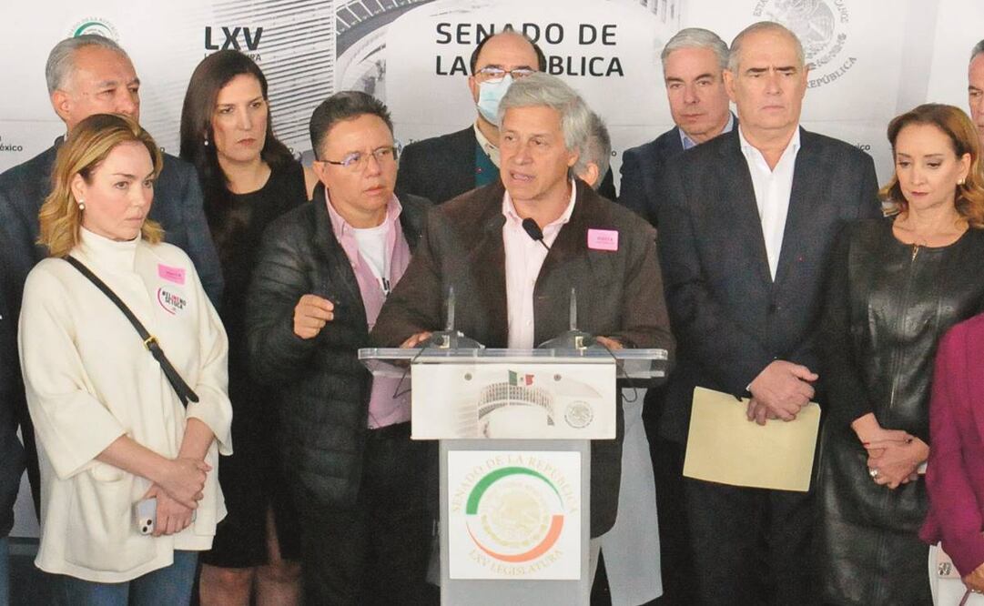 Claudio X. González, ayer en rueda de prensa en el Senado. 