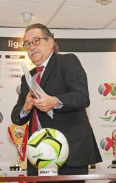 De María felicita al suizo Gianni 