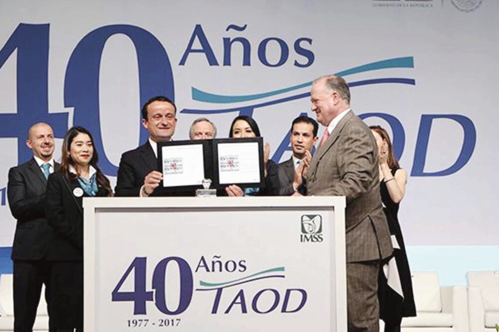 El director general del IMSS, Mikel Arriola, encabezó la ceremonia conmemorativa del 40 aniversario del Día del Personal TAOD (IMSS)