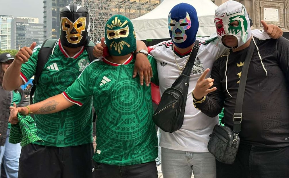 La fiesta del Tri conquista el Ángel de la Independencia; mexicanos y extranjeros pronostican el triunfo de México,
Foto: Arturo Contreras