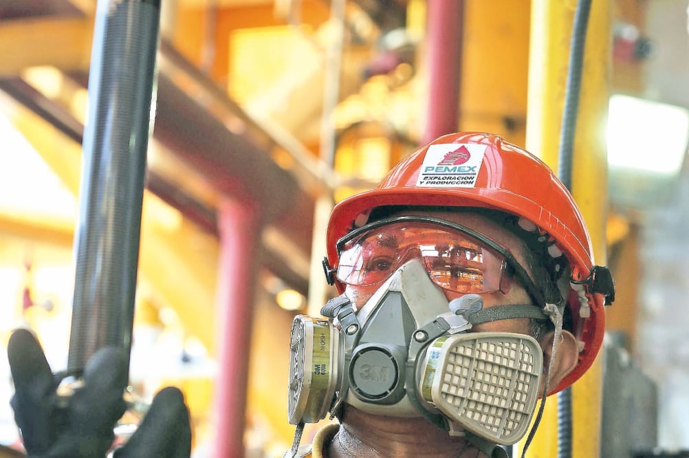 A pesar de los riesgos que implica la extracción de crudo, los plataformeros reconocen la importancia de su labor y asumen el compromiso con la producción del país (JUAN CARLOS REYES)