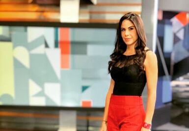 Paola Rojas enamora a sus seguidores en falda de piel y transparencias 