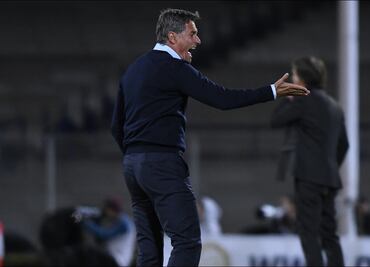 Míchel González se encara con aficionados de los Pumas