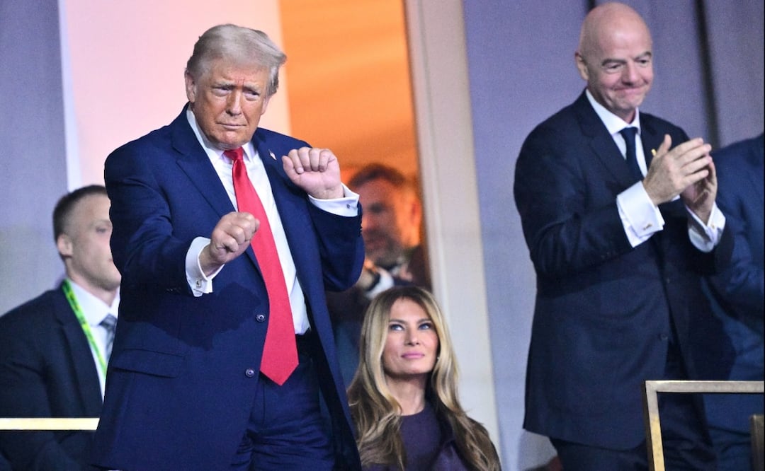 El presidente Donald Trump baila al final del sorteo de la Copa Mundial de Fútbol de 2026 en el Kennedy Center de Washington, el viernes 5 de diciembre de 2025. Foto: AP