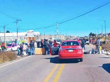 Habitantes bloquean carretera libre México-Cuernavaca; exigen que autoridades resuelvan temas de inundaciones