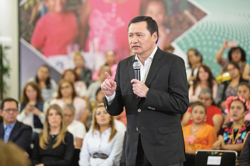 El secretario de Gobernación, Miguel Ángel Osorio Chong, destaca que existen 26 centros de justicia en el país para atender la violencia de género. (SEGOB)