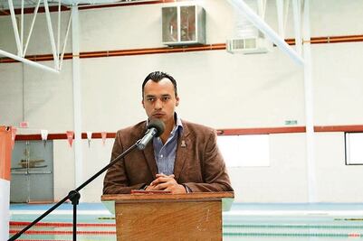 A alcalde no le alcanzó para llevar a Peso Pluma