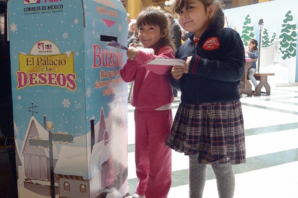 A la inauguración del Taller Navideño en el Palacio Postal asistieron estudiantes de preescolar, quienes enviaron sus deseos a Santa Claus. Foto: SEPOMEX