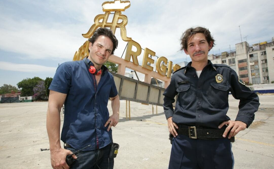 Kuno y Juan Aura guardian un minuto de silencio cada día del rodaje.  FOTO: LUIS CORTÉS / EL UNIVERSAL