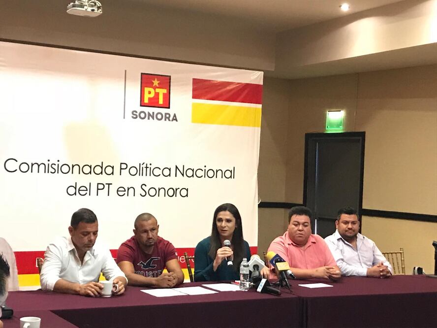 En conferencia la comisionada Política Naiconal del PT en Sonora (AMALIA ESCOBAR. EL UNIVERSAL)