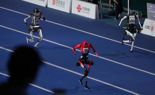 Robots baten récords humanos, incluido el de Usain Bolt en los 100 metros; China realiza "Juegos Olímpicos" de humanoides