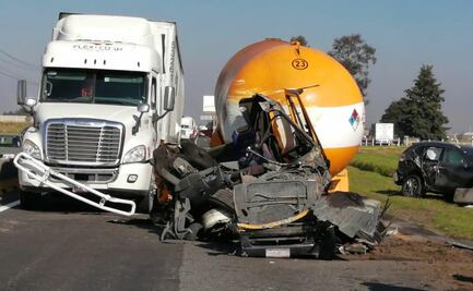 Choque entre pipa, tráiler y auto particular deja 8 heridos en la Toluca-Atlacomulco