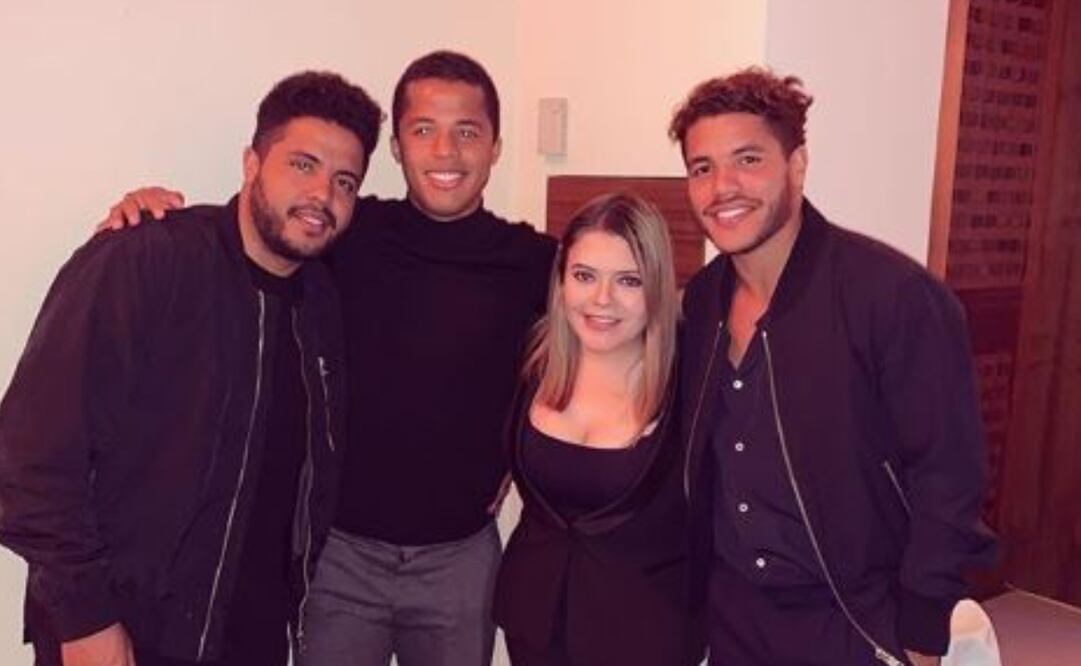 Mishelle Herrera, hija del Piojo, se tomó una fotografía con los hermanos Dos Santos. Foto: Instagram