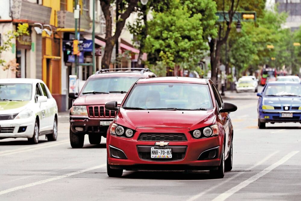 En el Edomex hay 9.3 millones de vehículos emplacados, no obstante, son 5 millones los que regularmente pagan refrendo. Foto: Archivo/ El Universal