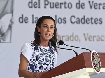 Sheinbaum llama "vendepatrias" a quienes están a favor de buscar ayuda del extranjero; "México es libre y soberano", dice