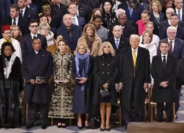 Trump en primera fila entre Macron y su mujer, separado de Jill Biden; el detalle que no pasó desapercibido en Notre Dame
