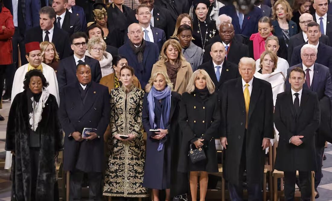 La primera fila de invitados, con Macron, Trump, Brigitte y Jill Biden. (07/12/24) Foto: AFP