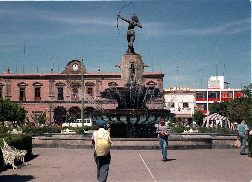 Escultura de la Diana Cazadora, obra de Juan Olaguibel. Esta es la escultura original que se encuentra en este sitio de Ixmiquilpan, Hidalgo, desde 1970, fue llevada a esta región por Corona del Rosal, regente capitalino en los años 60. Foto: Archivo El Universal.