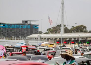 Gobernadores piden a Texas reconsiderar inspección de vehículos de carga en la frontera