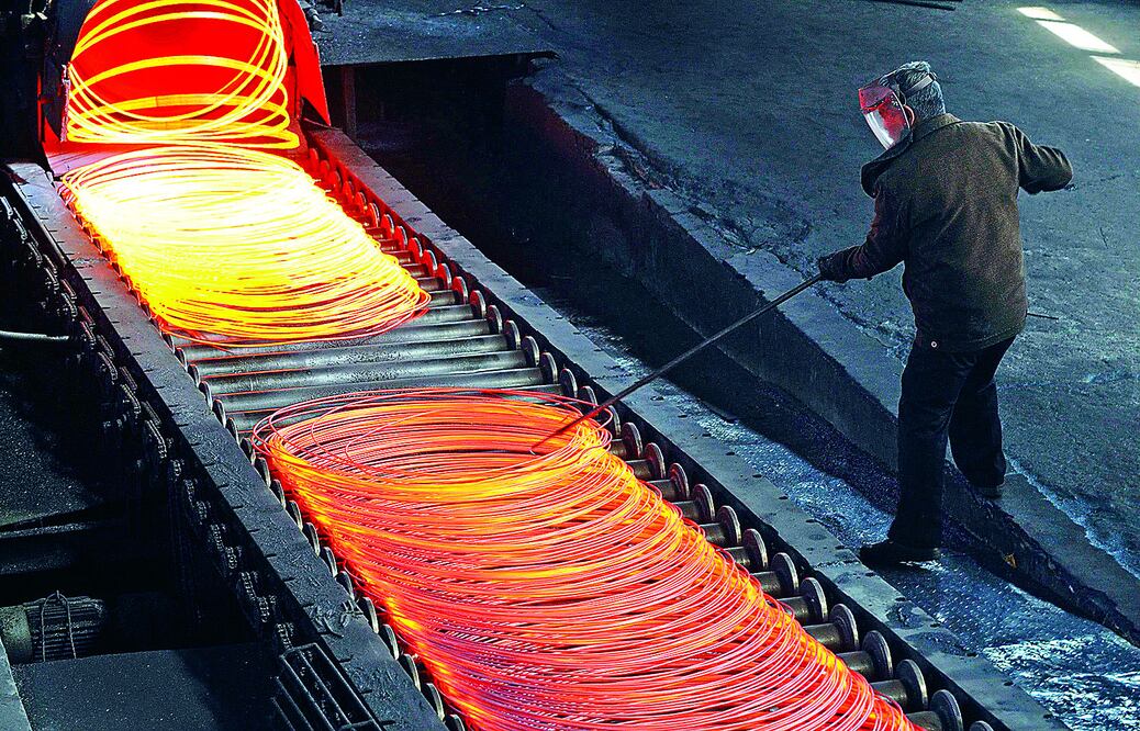 Empresas maquiladoras importan acero con precios base muy bajos, lo que reduce el impuesto y los aranceles que pagan, explicó el jefe del SAT, Aristóteles Núñez, sobre la elusión que detectaron en esos productos (ARCHIVO EL UNIVERSAL)