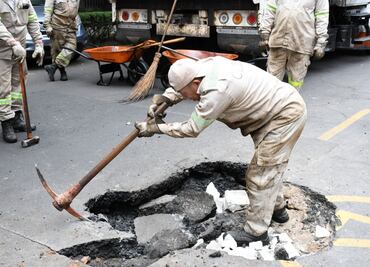 ¡No fue socavón! Reparan hundimiento en la colonia del Valle
