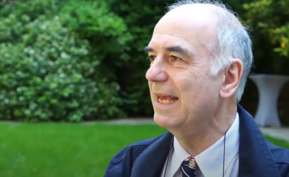 Michel Delon, académico francés especializado en literatura del siglo XVIII, reconocido por sus estudios sobre el marqués de Sade y la literatura crítica. Crédito: Editions Albin Michel