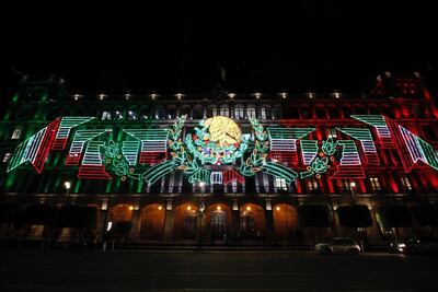Encienden decorado por fiestas patrias en la CDMX 