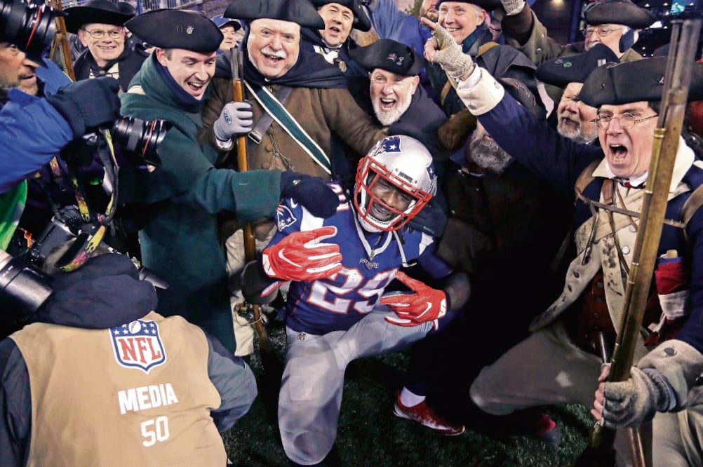 El running back LeGarrette Blount contribuyó con 16 acarreos para 47 yardas y un towchdown (ELISE AMENDOLA. AP)