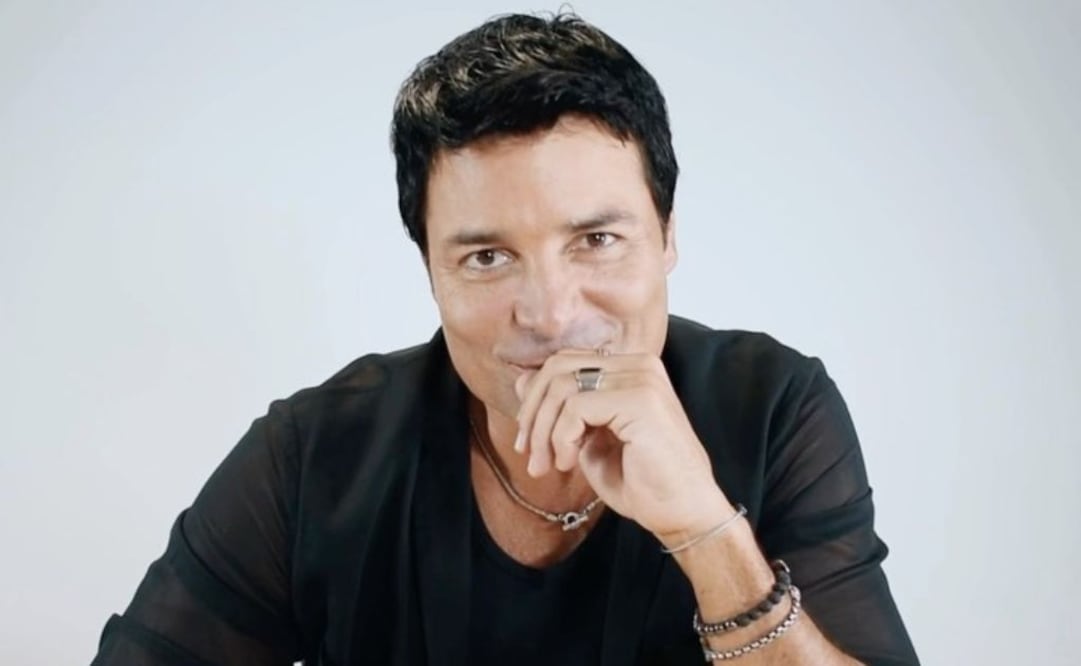 Chayanne sonriendo para la cámara. Fuente: Instagram @chayanne