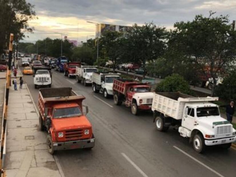 Se dividen sindicatos de transportistas en Oaxaca