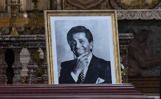 El último adiós a Valentino; famosos despiden al icónico diseñador en su funeral en Roma