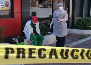 Paramédicos rescatan a hombre que fue abandonado con síntomas de Covid en Ecatepec